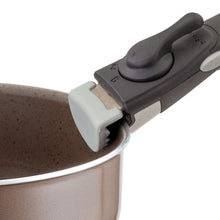 Carica l'immagine nel visualizzatore di Gallery, Pinza grip Set pentole da campeggio Brunner Chocolate 7+1 Ø20