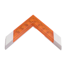 Carica l'immagine nel visualizzatore di Gallery, Fanali serie Arrow per camper