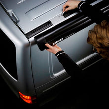 Carica l'immagine nel visualizzatore di Gallery, Tendalino Thule Omnistor 5102 per VW t5-t6 istruzioni di montaggio