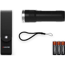 Carica l'immagine nel visualizzatore di Gallery, Torcia manuale Ledlenser Mt10