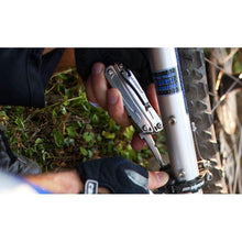Carica l'immagine nel visualizzatore di Gallery, Utensile multiuso Leatherman Wingman
