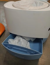 Carica l'immagine nel visualizzatore di Gallery, WC Portatile Automatico con Sistema a Sacchetti
