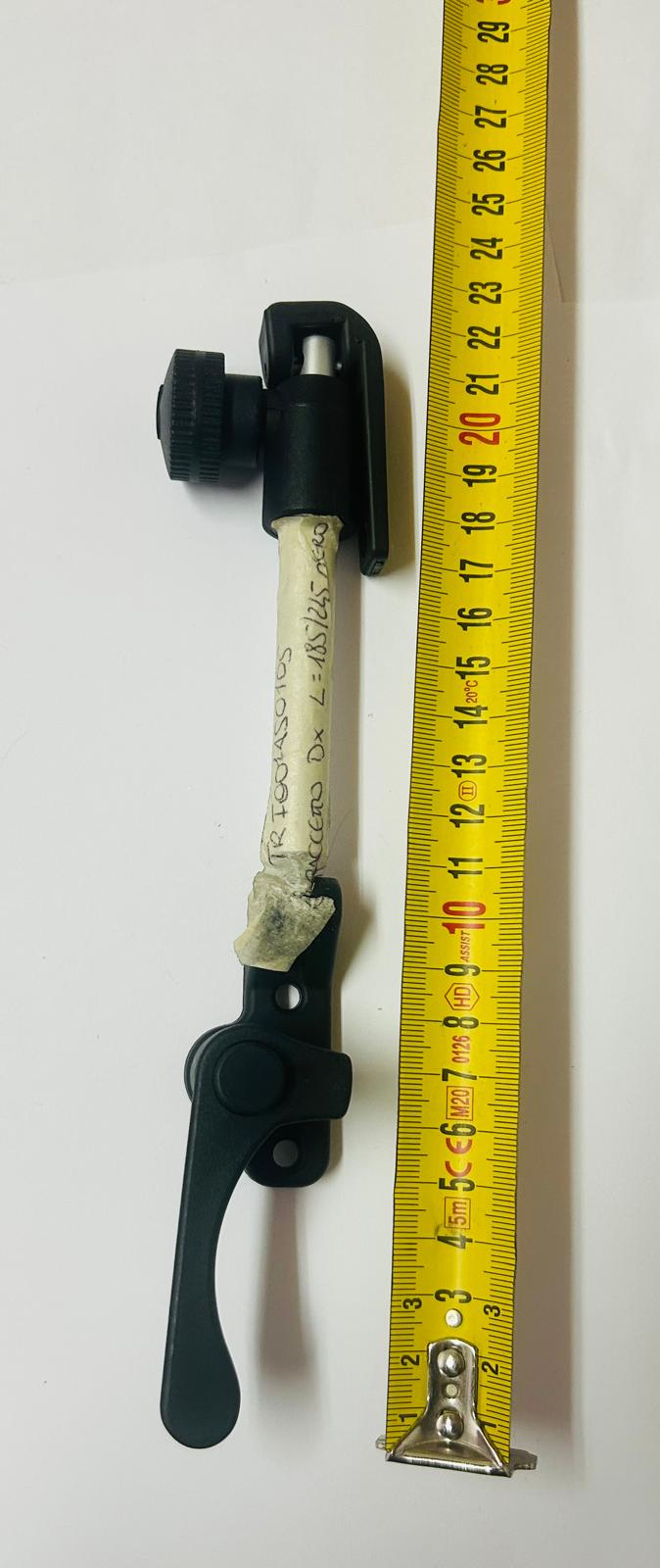 Braccetto a vite con manopola per finestre Plastoform camper