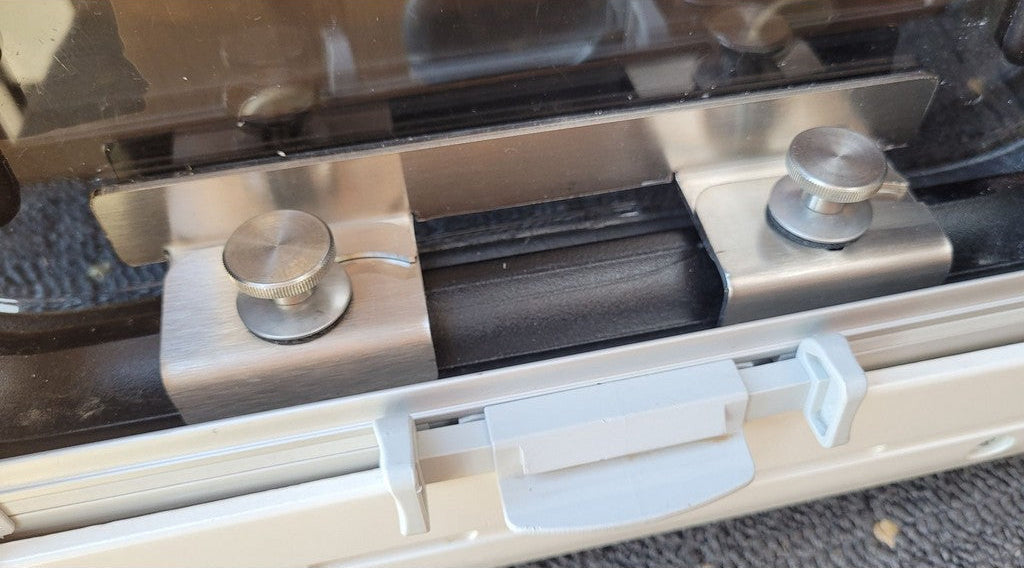Profilo Large installato su finestra Dometic camper