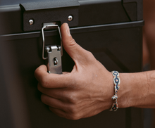 Carica l&#39;immagine nel visualizzatore di Gallery, Frigorifero 12-24V Black Steel 46L/100L per Camper e Van
