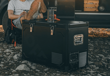 Carica l&#39;immagine nel visualizzatore di Gallery, Frigorifero 12-24V Black Steel 46L/100L per Camper e Van
