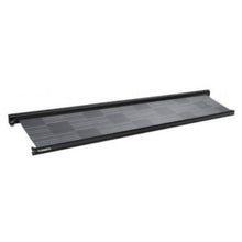Carica l&#39;immagine nel visualizzatore di Gallery, Tendalino Dometic PerfectWall PW 1100 completamente esteso per creare un&#39;area ombreggiata accanto al camper.
