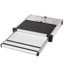 Carica l&#39;immagine nel visualizzatore di Gallery, Dettaglio montaggio gradino Thule G2 550mm con sistema elettrico 12V
