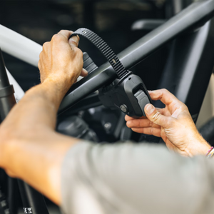 Installazione Thule VeloTrack su furgone senza perforazioni - fissaggio sicuro