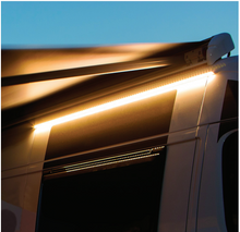 Carica l&#39;immagine nel visualizzatore di Gallery, Canalina anti-pioggia con LED - Raintec RT100
