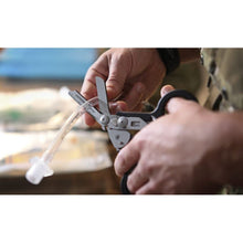 Carica l&#39;immagine nel visualizzatore di Gallery, Attrezzo multifunzione Leatherman Raptor
