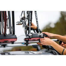 Carica l&#39;immagine nel visualizzatore di Gallery, Portabici da tetto per auto con fissaggio ruota anteriore HighSpeed Yakima
