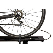 Carica l&#39;immagine nel visualizzatore di Gallery, Portabici da tetto per auto con fissaggio ruota anteriore HighSpeed Yakima

