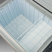 Carica l&#39;immagine nel visualizzatore di Gallery, Frigorifero portatile a compressore Dometic CFF35
