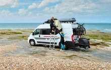 Carica l&#39;immagine nel visualizzatore di Gallery, Barre portapacchi Thule Roof Rack per furgoni van con adapter tendalino
