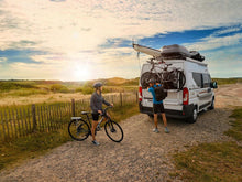 Carica l&#39;immagine nel visualizzatore di Gallery, Barre portapacchi Thule Roof Rack per furgoni van con adapter tendalino
